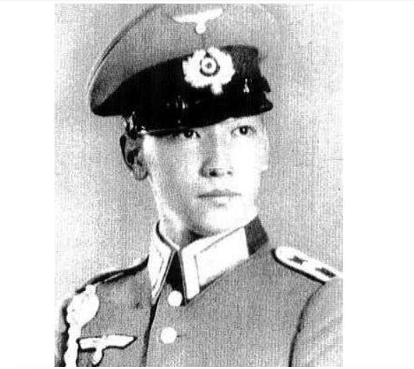 少将装甲兵司令的蒋纬国被几个兵匪拦路抢劫,折射的现实很残酷 少将装甲兵司令的蒋纬国被几个兵匪拦路抢劫,折射的现实很残酷