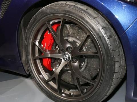 汽车轮胎最长能用多久？修车工说出实话，最好别超出这个时间段