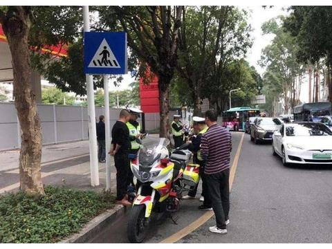 “禁摩限电”惹抱怨，老百姓反问专家：为什么不禁汽车？