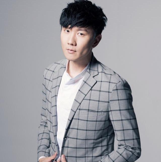 拼“干爹”从小开始,看到这些萌娃的干爹,网友:仿佛输在起跑线