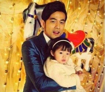 拼“干爹”从小开始,看到这些萌娃的干爹,网友:仿佛输在起跑线