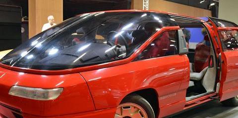 一台怪异的12缸MPV，意大利人的“狂”，从32年前就开始了