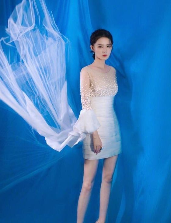 李沁早年旧照被传,胖10斤手成"麒麟臂",却有一种独特美感