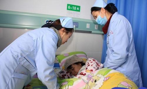 中国夫妻能生出混血宝宝?3次亲子鉴定后,爸爸还是无法理解