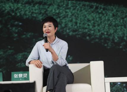 张泉灵65岁老公近照，相差18岁的灵魂伴侣，网友：完美婚姻