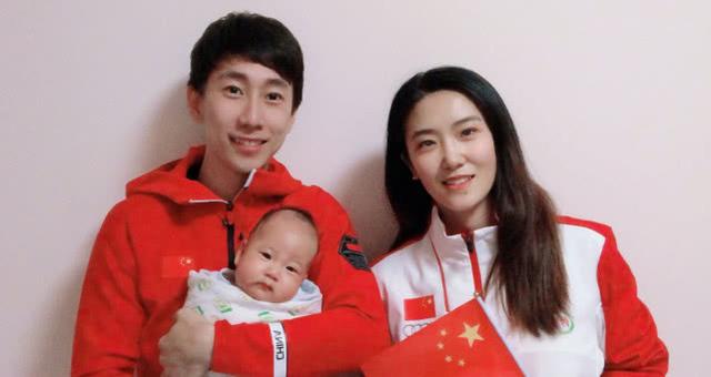 24岁世界冠军韩天宇和32岁老婆很恩爱，喜得贵子后言：娶她很幸福