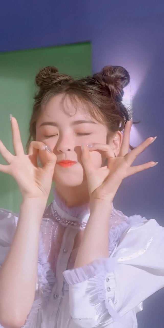 杨超越古装: 杨超越新剧古装扮相太美,清冷脱俗比之前昊天都要惊艳 杨超越新剧古装扮相太美,清冷脱俗比之前昊天都要惊艳