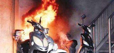 电动车“没电再充”和“随用随充”，哪种情况更容易损坏电池？