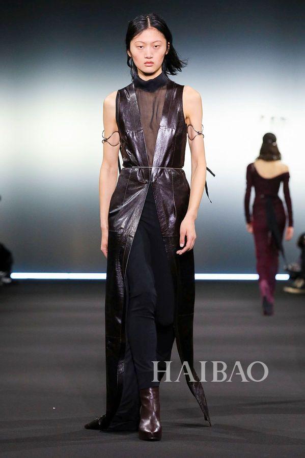 安·迪穆拉米斯特 (Ann Demeulemeester)2020秋冬巴黎时装周:追溯哥特本源