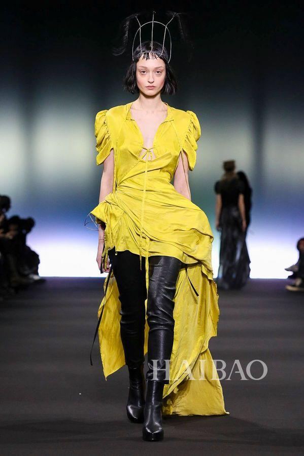 安·迪穆拉米斯特 (Ann Demeulemeester)2020秋冬巴黎时装周:追溯哥特本源