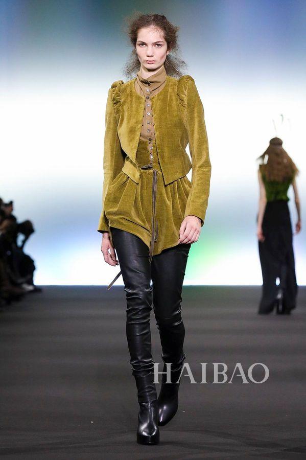 安·迪穆拉米斯特 (Ann Demeulemeester)2020秋冬巴黎时装周:追溯哥特本源