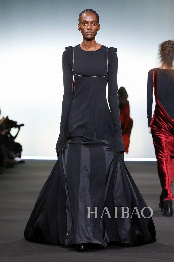 安·迪穆拉米斯特 (Ann Demeulemeester)2020秋冬巴黎时装周:追溯哥特本源