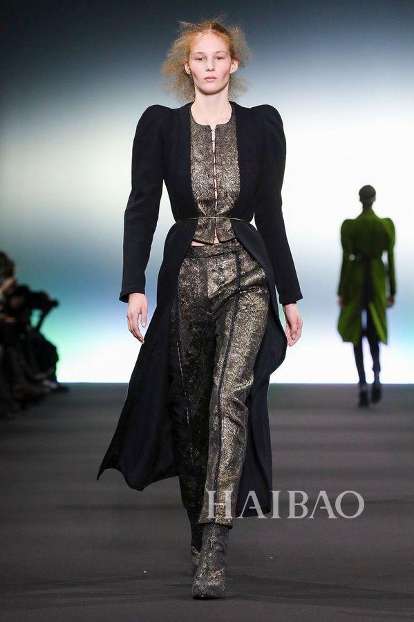 安·迪穆拉米斯特 (Ann Demeulemeester)2020秋冬巴黎时装周:追溯哥特本源