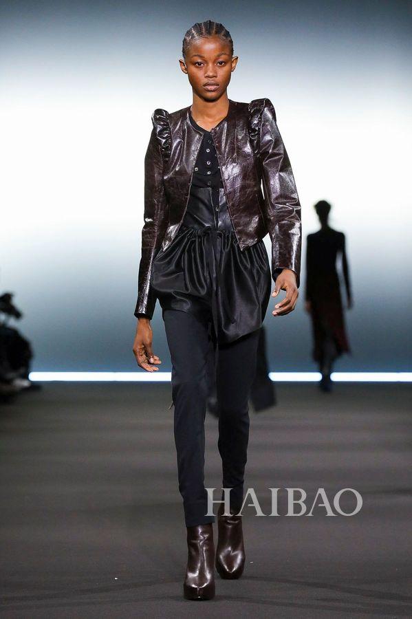 安·迪穆拉米斯特 (Ann Demeulemeester)2020秋冬巴黎时装周:追溯哥特本源