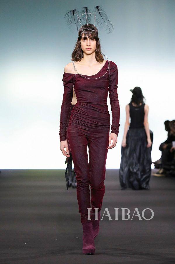 安·迪穆拉米斯特 (Ann Demeulemeester)2020秋冬巴黎时装周:追溯哥特本源