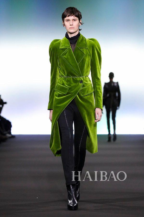 安·迪穆拉米斯特 (Ann Demeulemeester)2020秋冬巴黎时装周:追溯哥特本源
