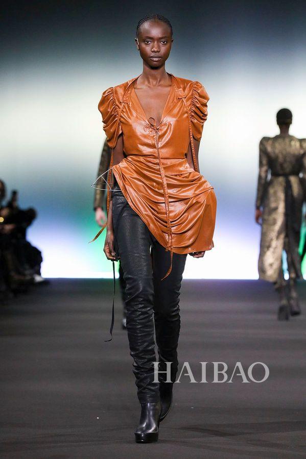 安·迪穆拉米斯特 (Ann Demeulemeester)2020秋冬巴黎时装周:追溯哥特本源