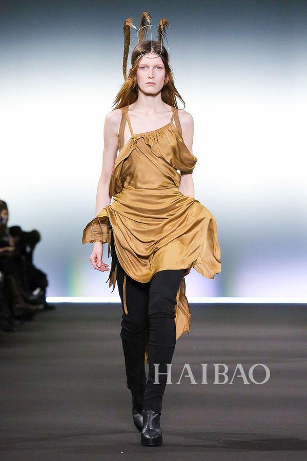 安·迪穆拉米斯特 (Ann Demeulemeester)2020秋冬巴黎时装周:追溯哥特本源