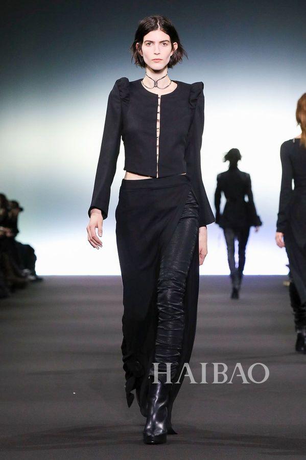 安·迪穆拉米斯特 (Ann Demeulemeester)2020秋冬巴黎时装周:追溯哥特本源