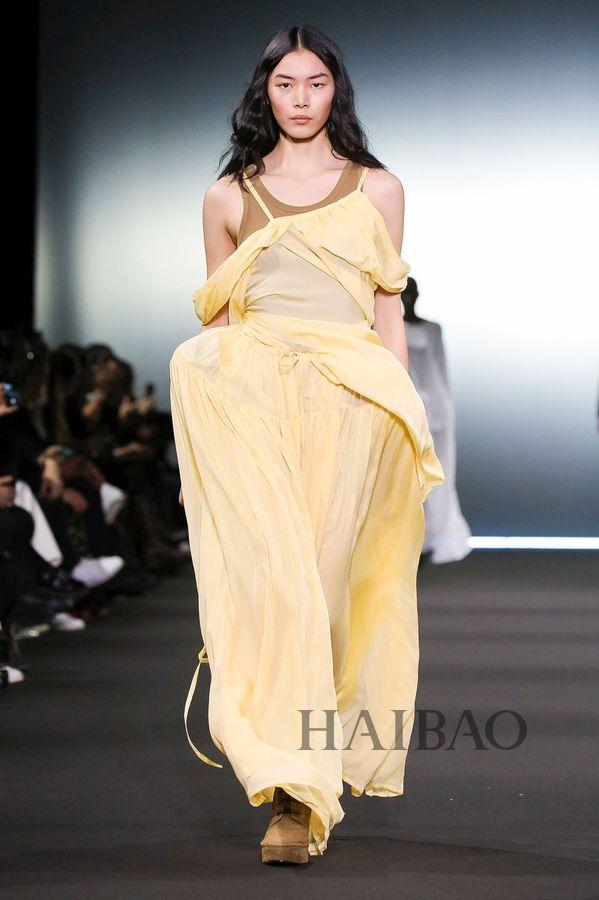 安·迪穆拉米斯特 (Ann Demeulemeester)2020秋冬巴黎时装周:追溯哥特本源