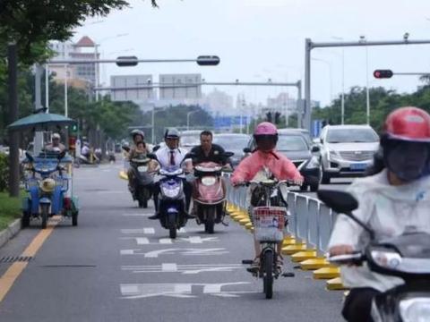 禁电动车令“惹众怒”？很多家长不干了：孩子上学咋办呢？