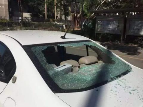挡风玻璃碎了为何保险不赔偿？内行人：只因你忽略了一件事