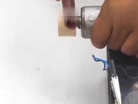 牛人将自行车改装成电动车，外观简洁动力强，上路行驶更是绝了