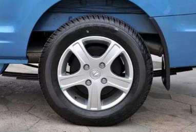 汽车轮胎走多少公里需要更换