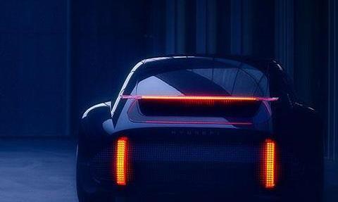 令人容易误认为９１１的背影，结果竟是现代最新电动跑车