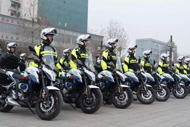 摩托车和电动车被禁止，孩子上学怎么办？专家给出说法