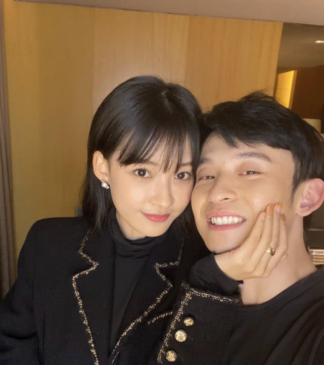 孙怡与董子健结婚之后,两人的婚后生活一直恩爱如初,早早携手走进婚姻