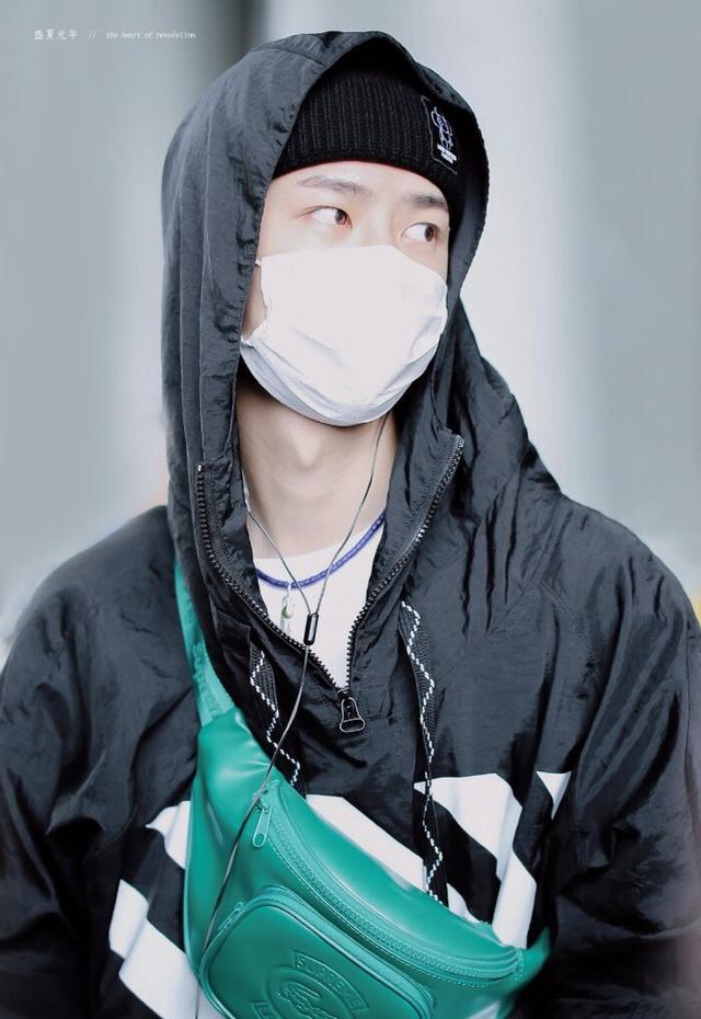 王一博私服穿搭来了！终于明白为什么他能成为顶级流量小鲜肉了王一博卫衣牛仔裤新浪新闻 