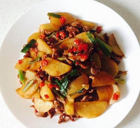 美食：金针菇炒鸡蛋，土豆片炒鸡胗，果醋宫保虾
