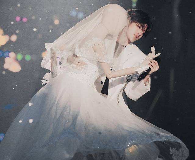 蔡徐坤的"结婚照"火到日本了!被称赞:中国人气第一的男明星