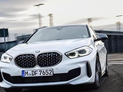 搭2.0T引擎，外形时尚运动，全新宝马M135i海外实拍照！