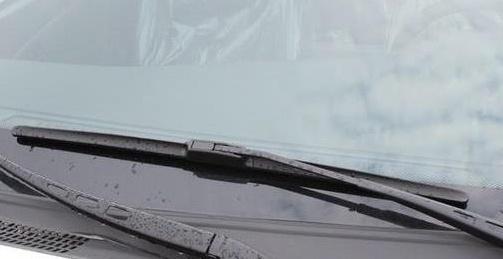 雨刮器吱吱响而且刮不干净怎么办？或许可以用这几个小窍门