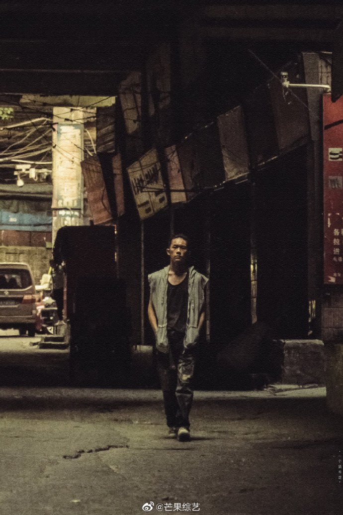 易烊千玺《少年的你》剧照 小北真的太有感觉了