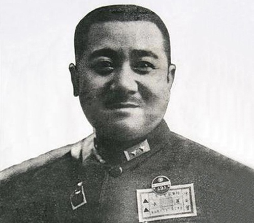 他是蒋介石帐下的“虎痴”，抗战殉国后，头颅被示众三天三夜