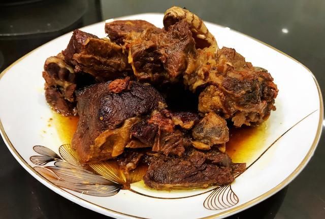 炖牛肉放花椒吗