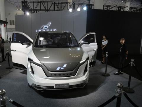 实拍艾康尼克-ICONIQ SEVEN，世界上第一台全电动 MPV 乘用车