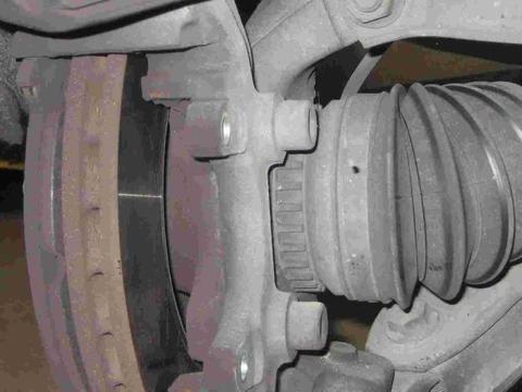 汽车超过6万公里后，记得更换这5个小部件，能让你发动机多用5年