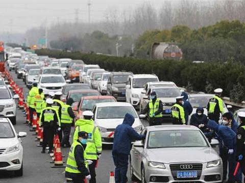 复工路上遇堵车