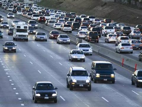 为什么有的车跑高速特别稳？有的车速度一快就飘？