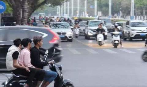 电动车再次被针对，安装挡风罚50元，交警：为了大家着想