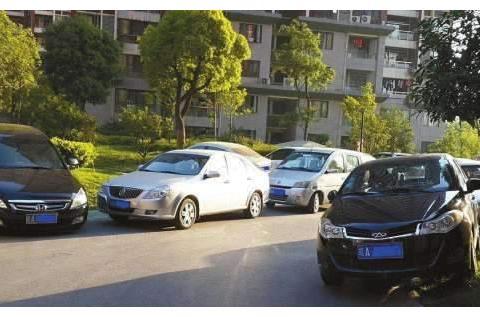 买了新能源汽车，充一次电罚150，大爷忍不住了：坑人啊