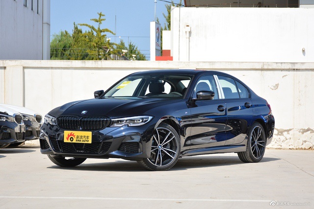 2021款宝马3系2.0T自动330i M运动曜夜套装