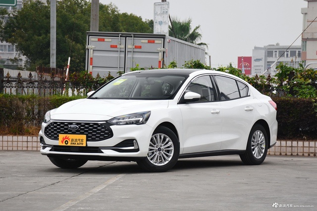 2021款福克斯三厢 EcoBoost 180 自动锋潮型
