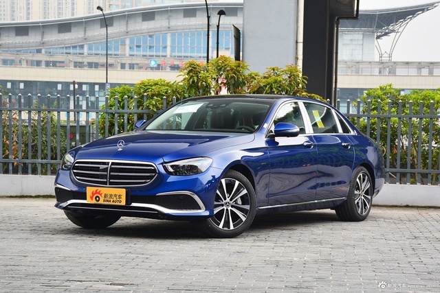 2021款奔驰E级混动 350 e L 插电式混合动力轿车