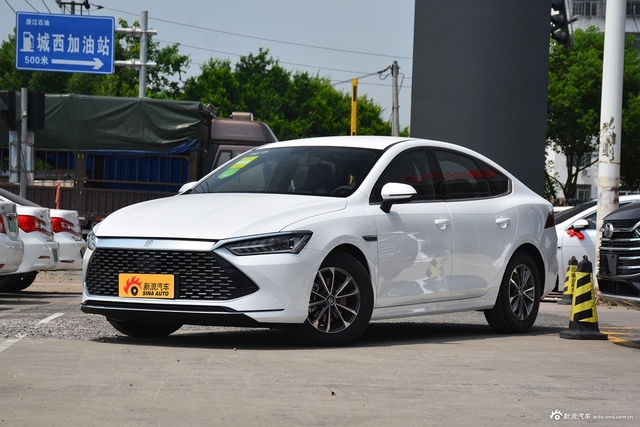 2021款秦PLUS DM-i 55KM 尊贵型