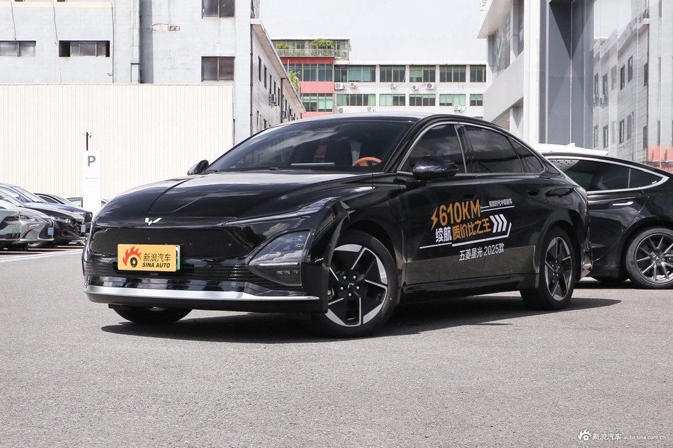 2025款五菱星光纯电 610km 智能旗舰型